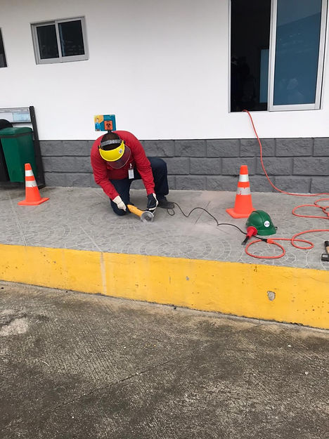 feee2d_562f9daf65254e8e8cfd9163bf4358bd_mv2